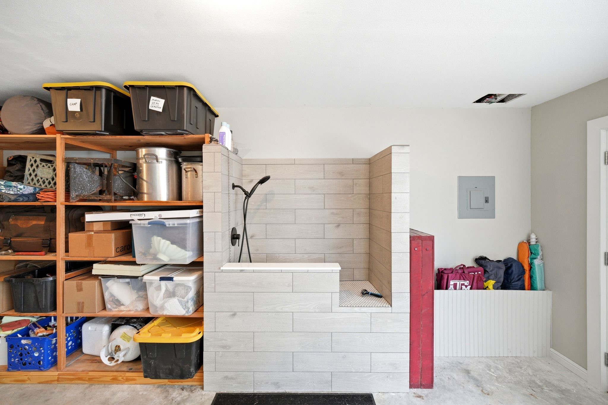 11375 Best Road Beaumont, TX 77713 - Photo 40 of 49 Dog washing station in garage.