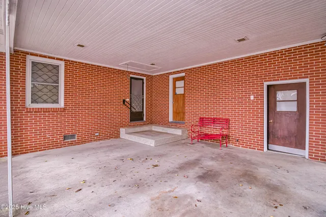 $219,000 | 100 South Pineview Avenue, Goldsboro, NC 27530