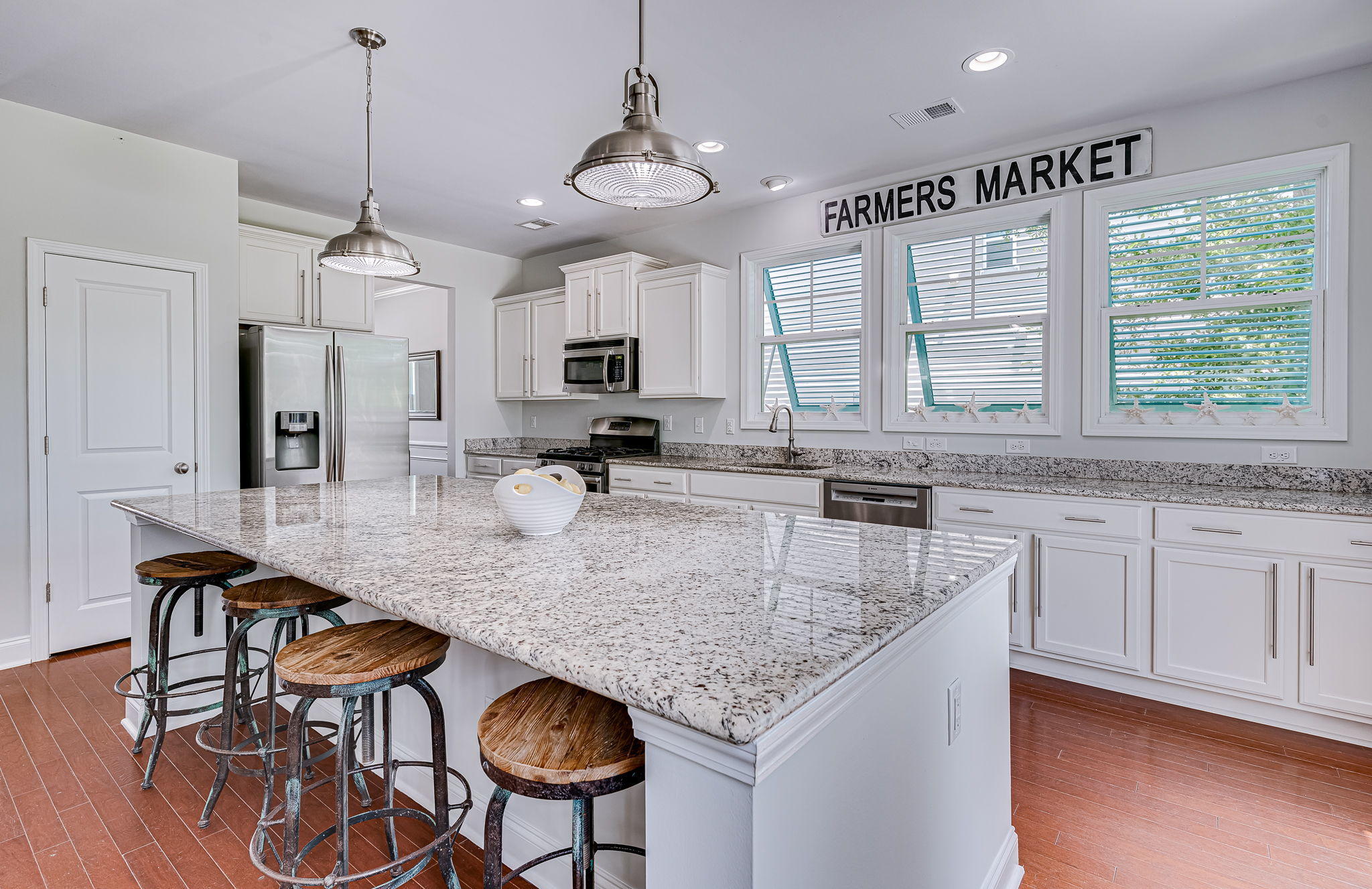 1049 Harbortowne Road Charleston, SC 29412 - Photo 13 of 44 Massive Granite Isand