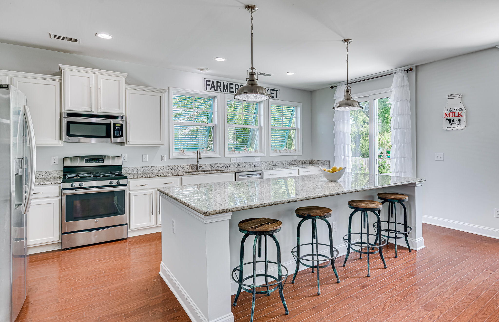1049 Harbortowne Road Charleston, SC 29412 - Photo 14 of 44 Bright and Airy Kitchen