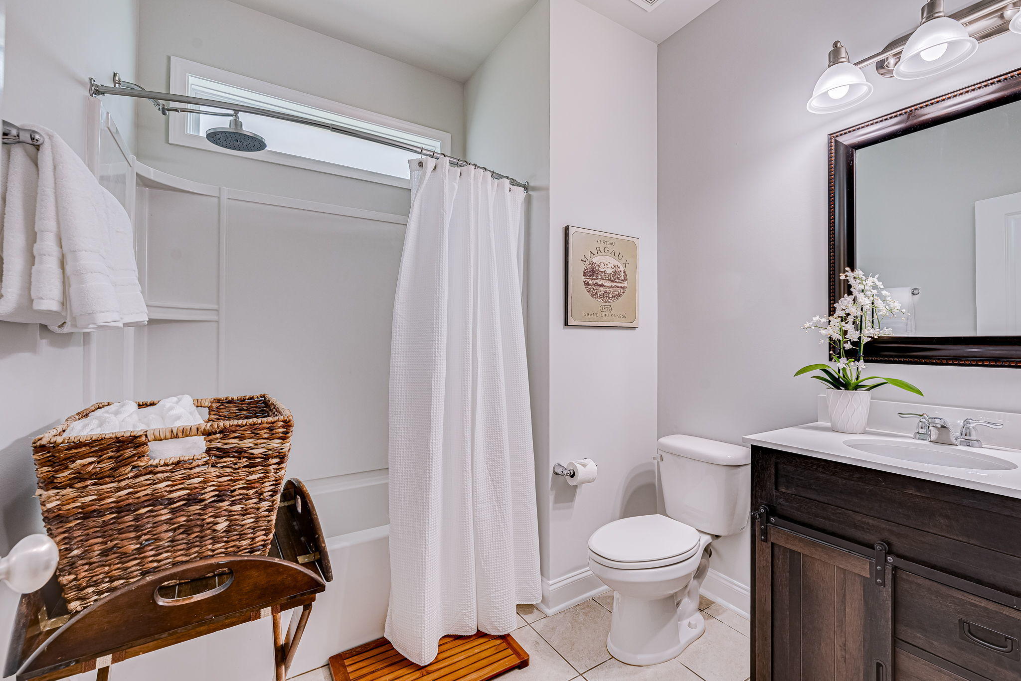 1049 Harbortowne Road Charleston, SC 29412 - Photo 19 of 44 1st Floor Guest Bath