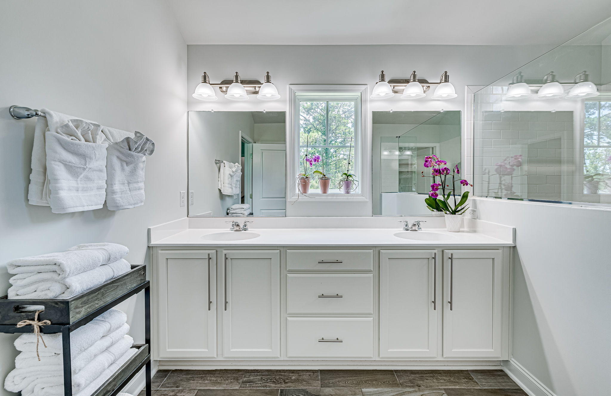 1049 Harbortowne Road Charleston, SC 29412 - Photo 26 of 44 Bright & Airy Master Bath