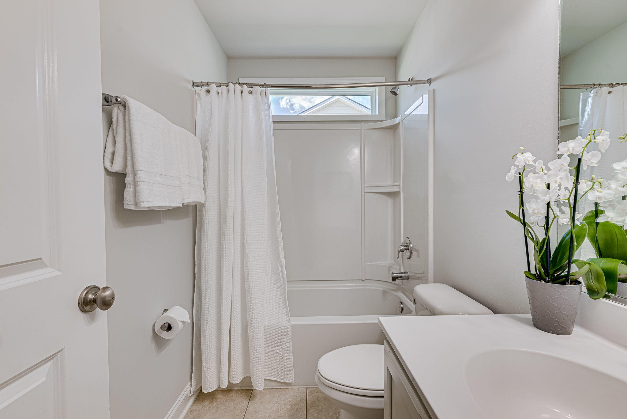 1049 Harbortowne Road Charleston, SC 29412 - Photo 30 of 44 2nd floor Guest Bathroom