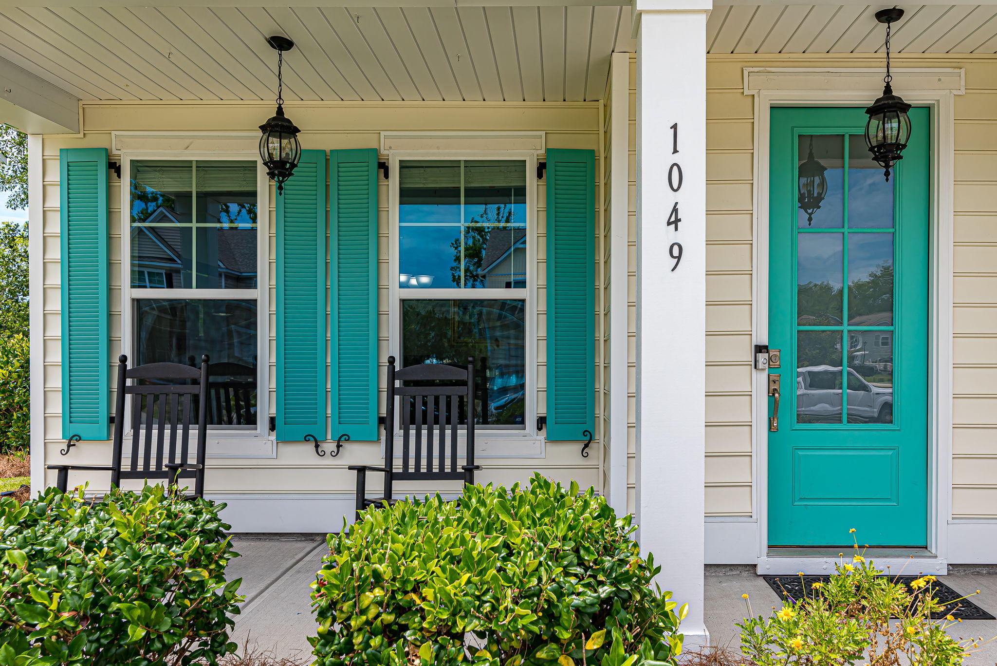 1049 Harbortowne Road Charleston, SC 29412 - Photo 5 of 44 Front Entry