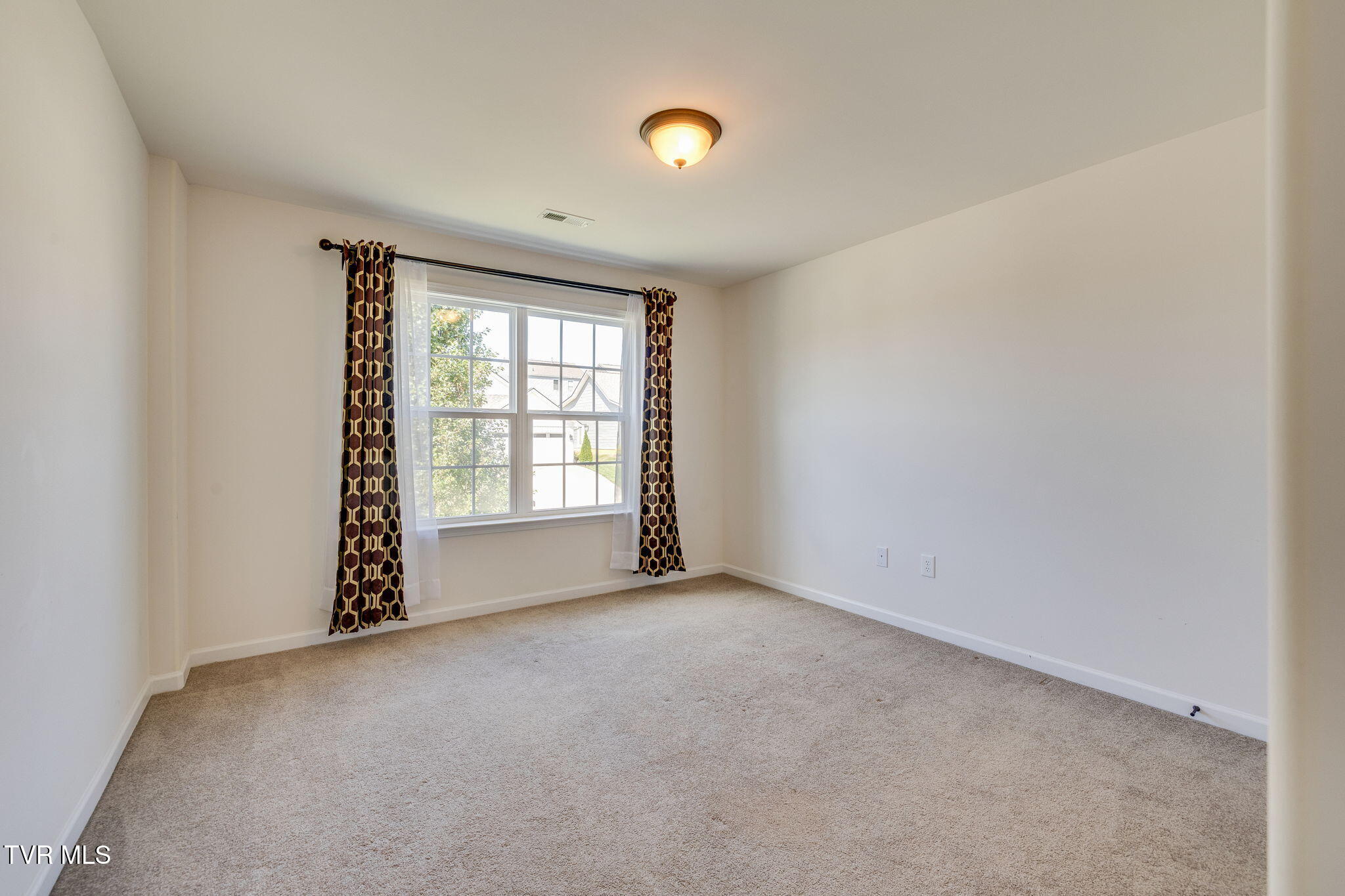 587 Suffolk Road Johnson City, TN 37615 - Photo 46 of 56 046