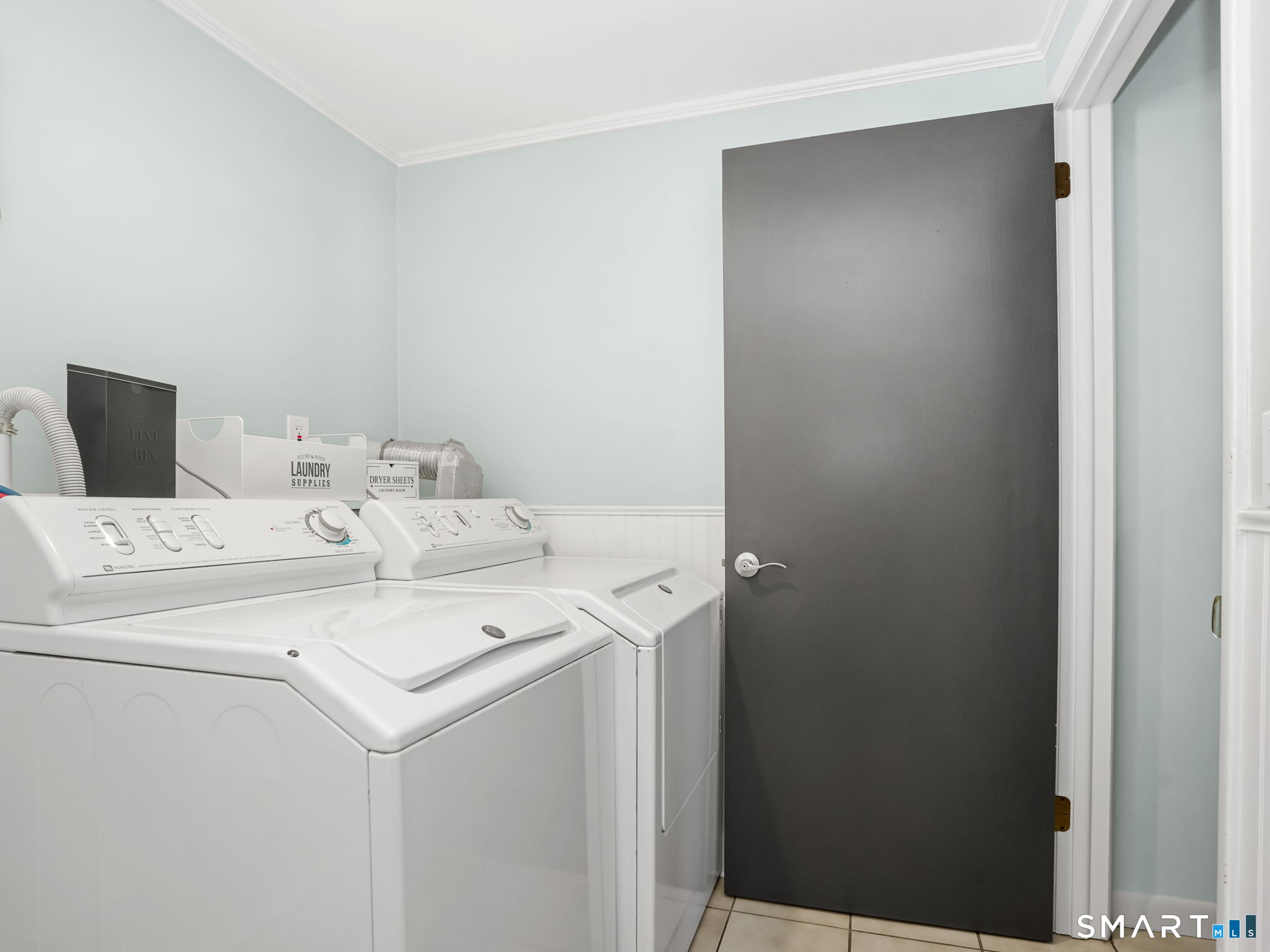 16 Deepdene Road Trumbull, CT 06611 - Photo 17 of 25 a utility room with dryer and washer