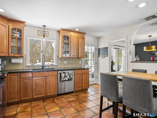 $639,900 | 16 Deepdene Road, Trumbull, CT 06611