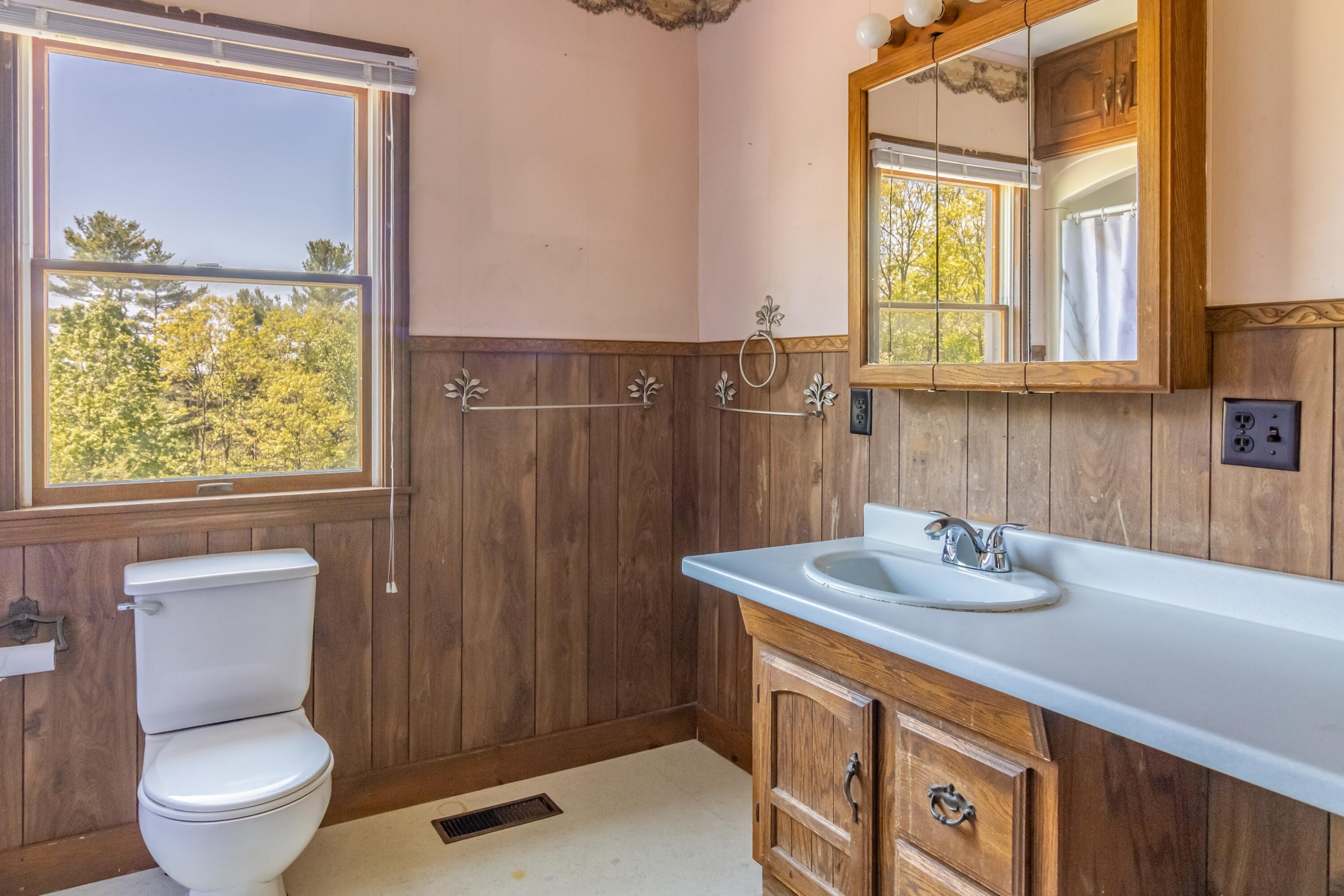 395 Front Ridge Road Orland, ME 04472 - Photo 11 of 47 395 Front Ridge Road Interiors-8
