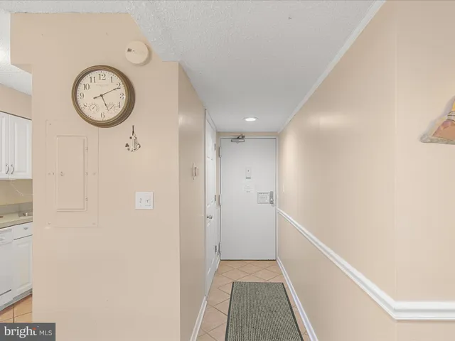 a bed room with a bed and a cabinets