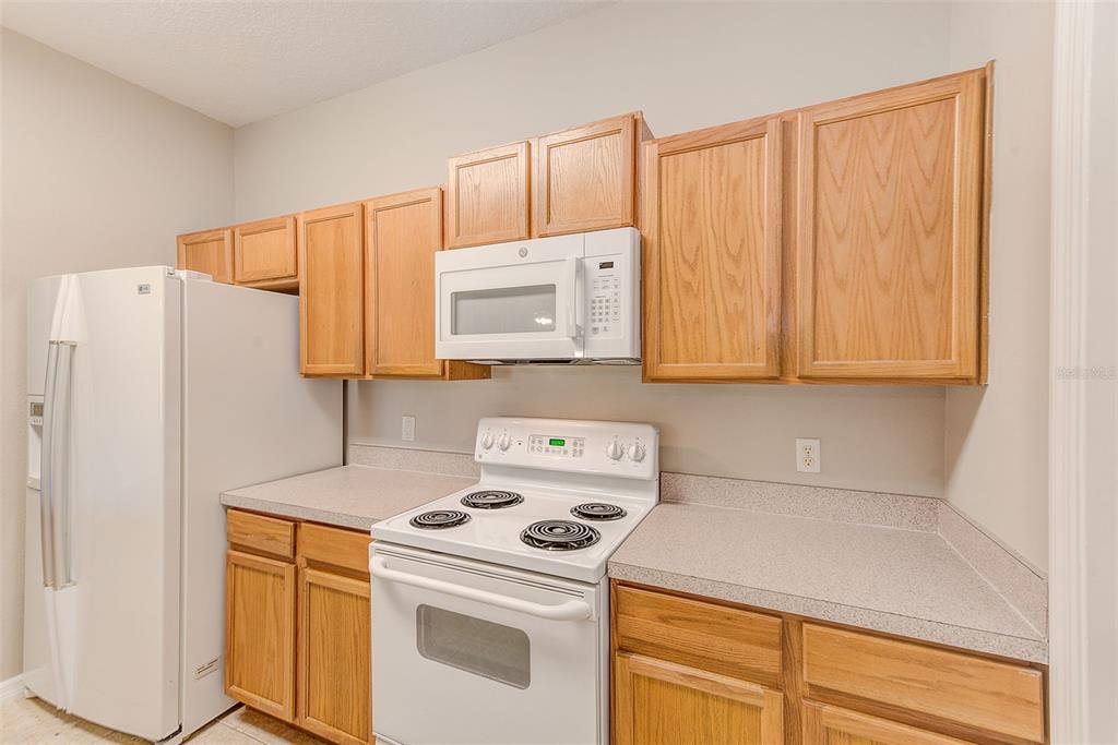 20306 Oak Key Court Tampa, FL 33647 - Photo 19 of 46 a utility room with dryer and washer