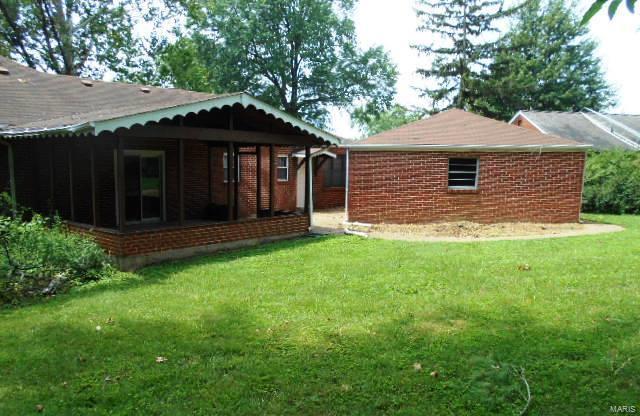 16 Green Acres Road St. Louis, MO 63137 - Photo 2 of 8