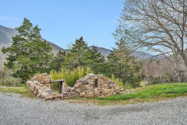 $5,499,950 | 1066 Greyledge Road, Buchanan, VA 24066