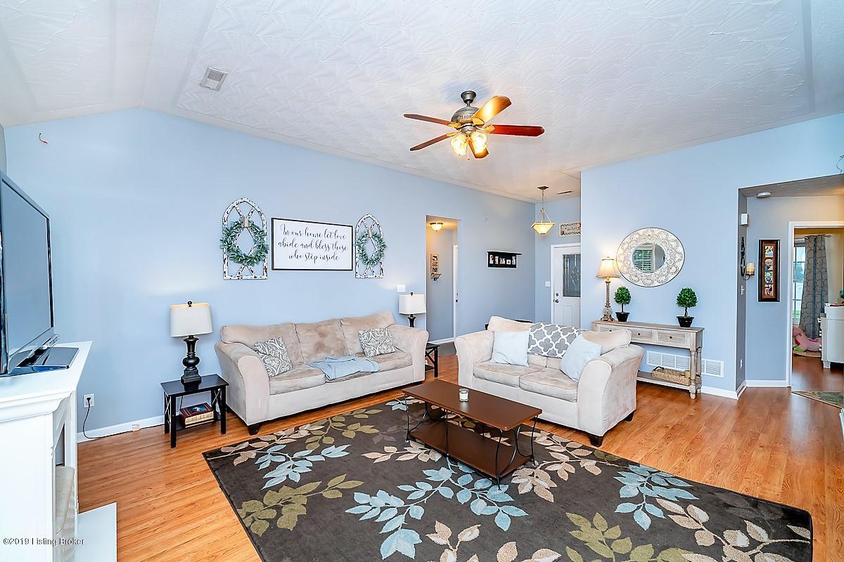 475 Forest Ridge Drive Mount Washington, KY 40047 - Photo 3 of 22 475 Forest Ridge Dr MtW-20