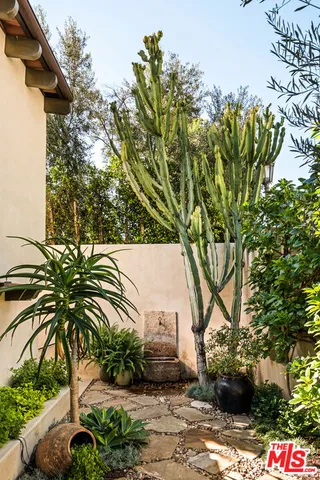 $4,399,000 | 7020 La Presa Drive, Los Angeles, CA 90068