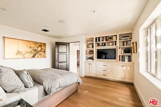 $4,399,000 | 7020 La Presa Drive, Los Angeles, CA 90068