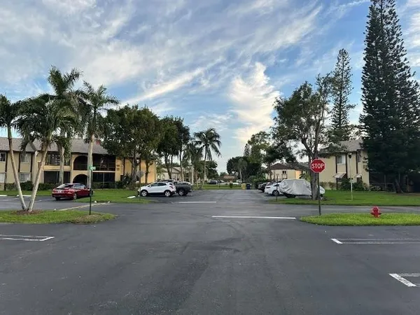 $1,850 | 327 Pine Ridge Circle, Unit B2, Greenacres, FL 33463