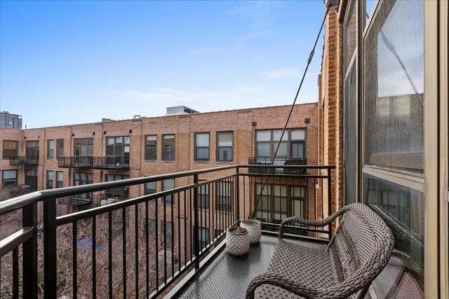 $350,000 | 1040 West Adams Street, Unit 459, Chicago, IL 60607