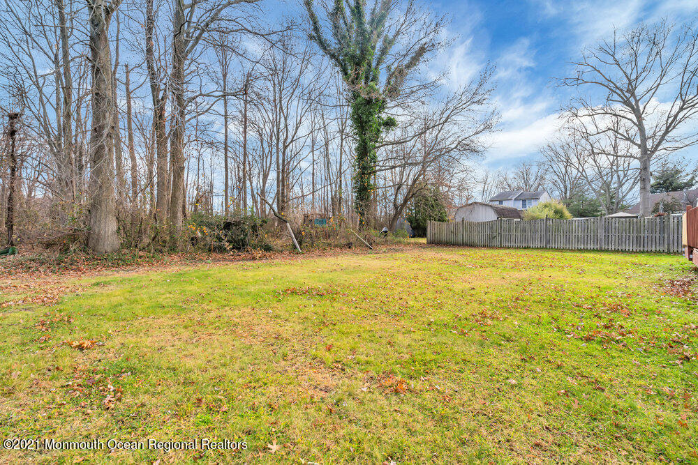 8 Carriage Road North Hazlet, NJ 07730 - Photo 12 of 52 046_dsc01587