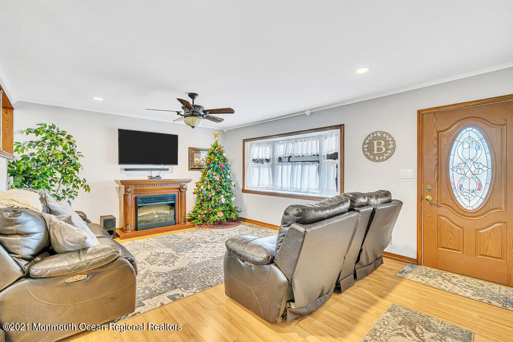 8 Carriage Road North Hazlet, NJ 07730 - Photo 28 of 52 040_dsc01547