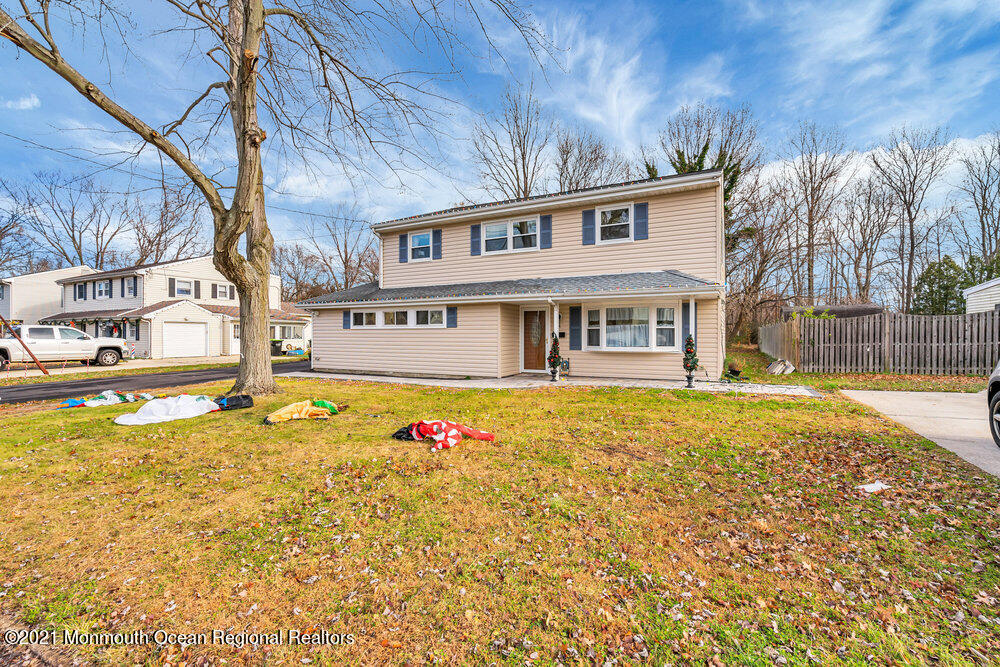 8 Carriage Road North Hazlet, NJ 07730 - Photo 4 of 52 050_dsc01607