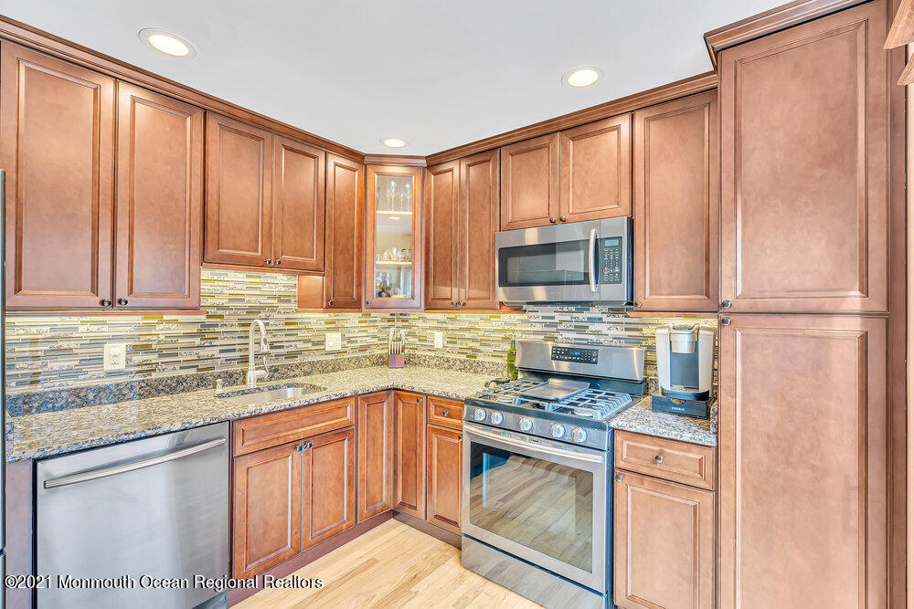8 Carriage Road North Hazlet, NJ 07730 - Photo 47 of 52 015_dsc01497