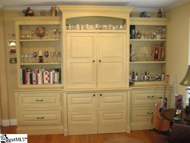 419 Phillips Lane Greer, SC 29650 - Photo 3 of 25 Gallery Image 3