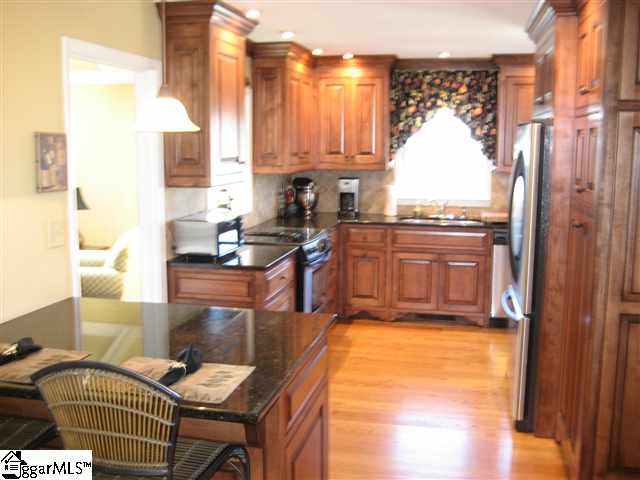 419 Phillips Lane Greer, SC 29650 - Photo 5 of 25 Gallery Image 5