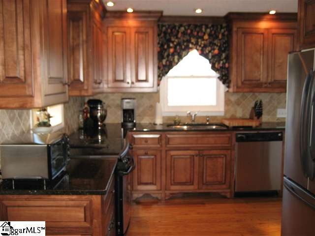 419 Phillips Lane Greer, SC 29650 - Photo 6 of 25 Gallery Image 6