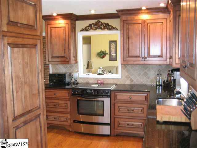 419 Phillips Lane Greer, SC 29650 - Photo 7 of 25 Gallery Image 7