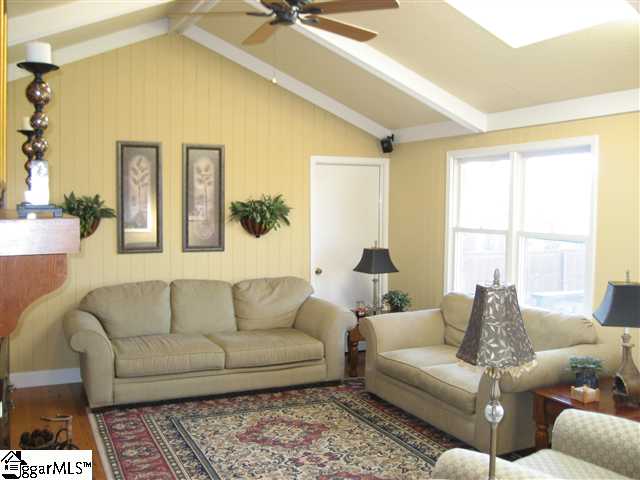 419 Phillips Lane Greer, SC 29650 - Photo 9 of 25 Gallery Image 9