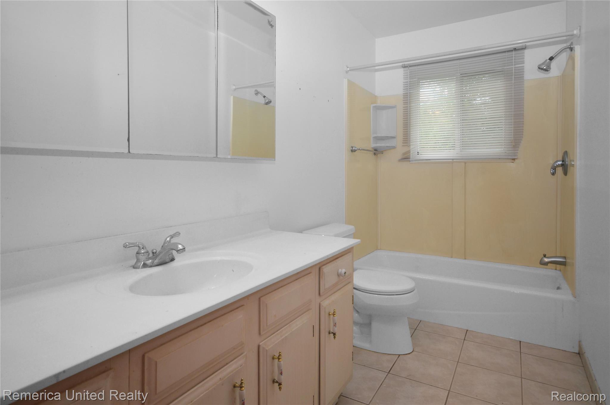 500 Keddle Road Howell, MI 48843 - Photo 25 of 30 Hall bath