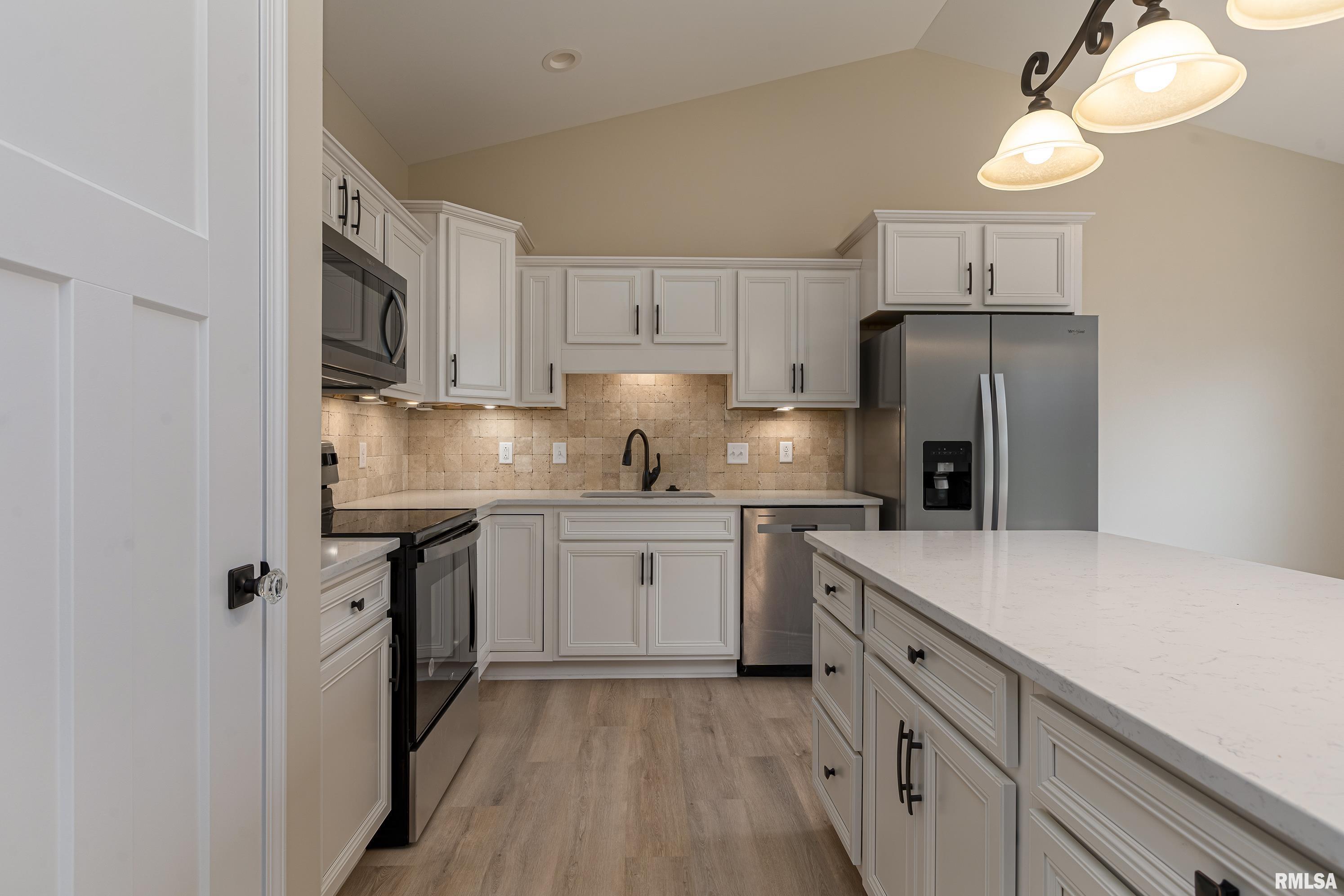 28 Castle Oaks Road Pittsburg, IL 62974 - Photo 8 of 36