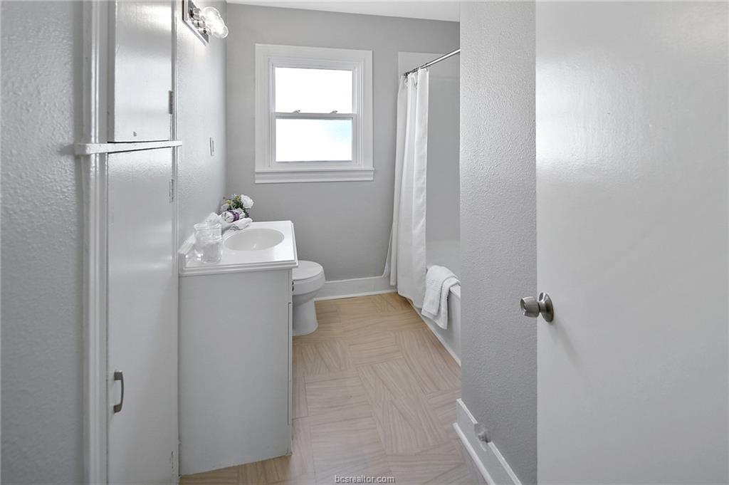 1504 Baker Avenue Bryan, TX 77803 - Photo 13 of 17