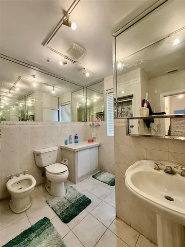 a view of a livingroom with a ceiling fan and wooden floor