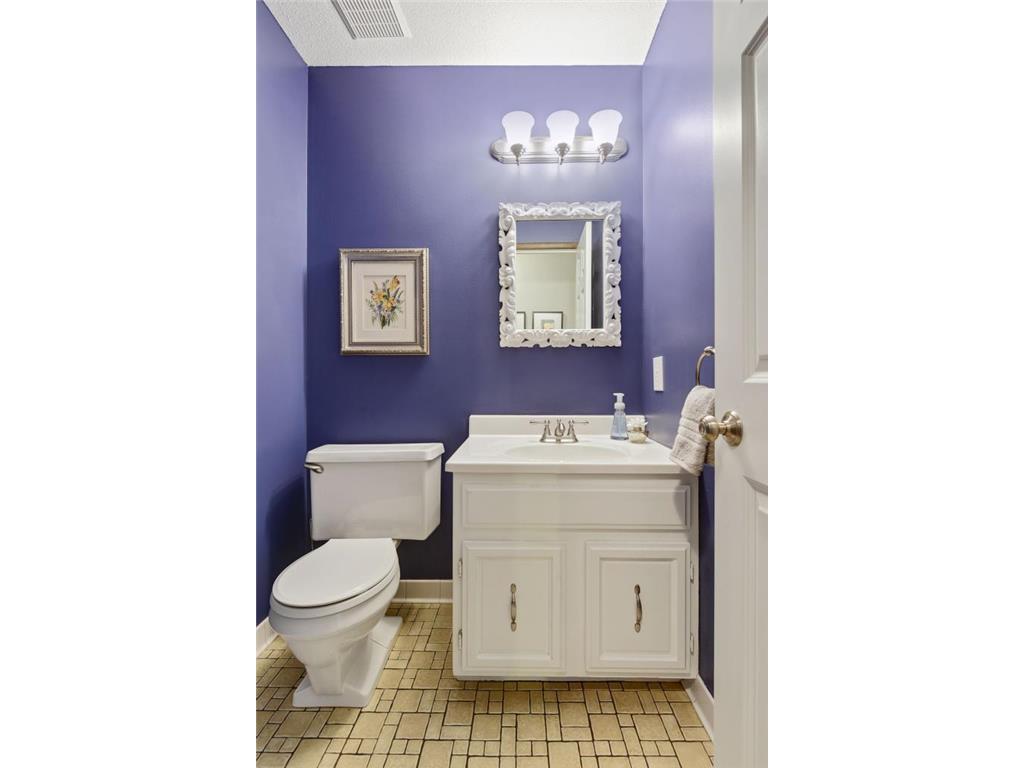 8448 Irwin Road Bloomington, MN 55437 - Photo 19 of 33 Gallery Image 19