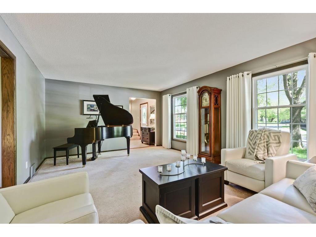 8448 Irwin Road Bloomington, MN 55437 - Photo 5 of 33 Gallery Image 5