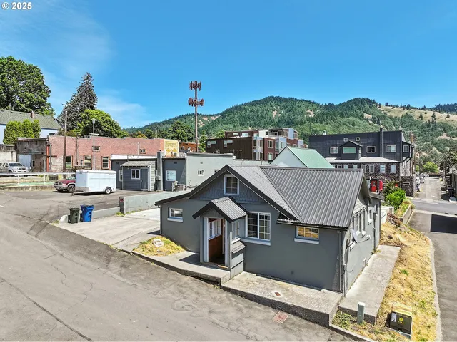 $445,500 | 120.5 North Main Avenue, White Salmon, WA 98672