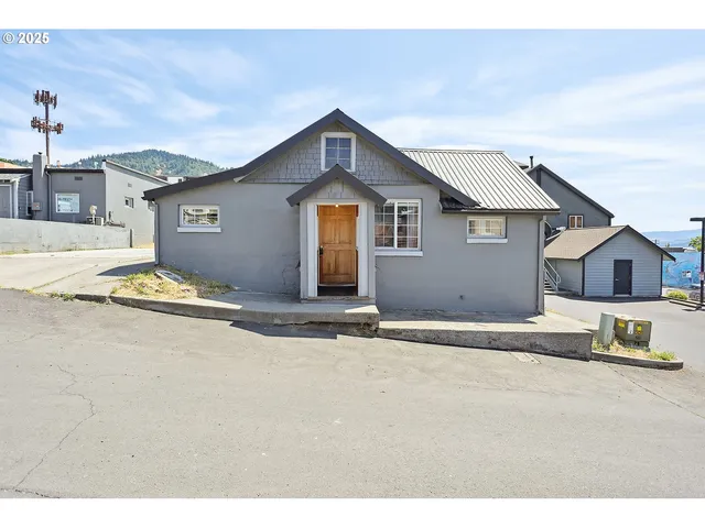 $445,500 | 120.5 North Main Avenue, White Salmon, WA 98672