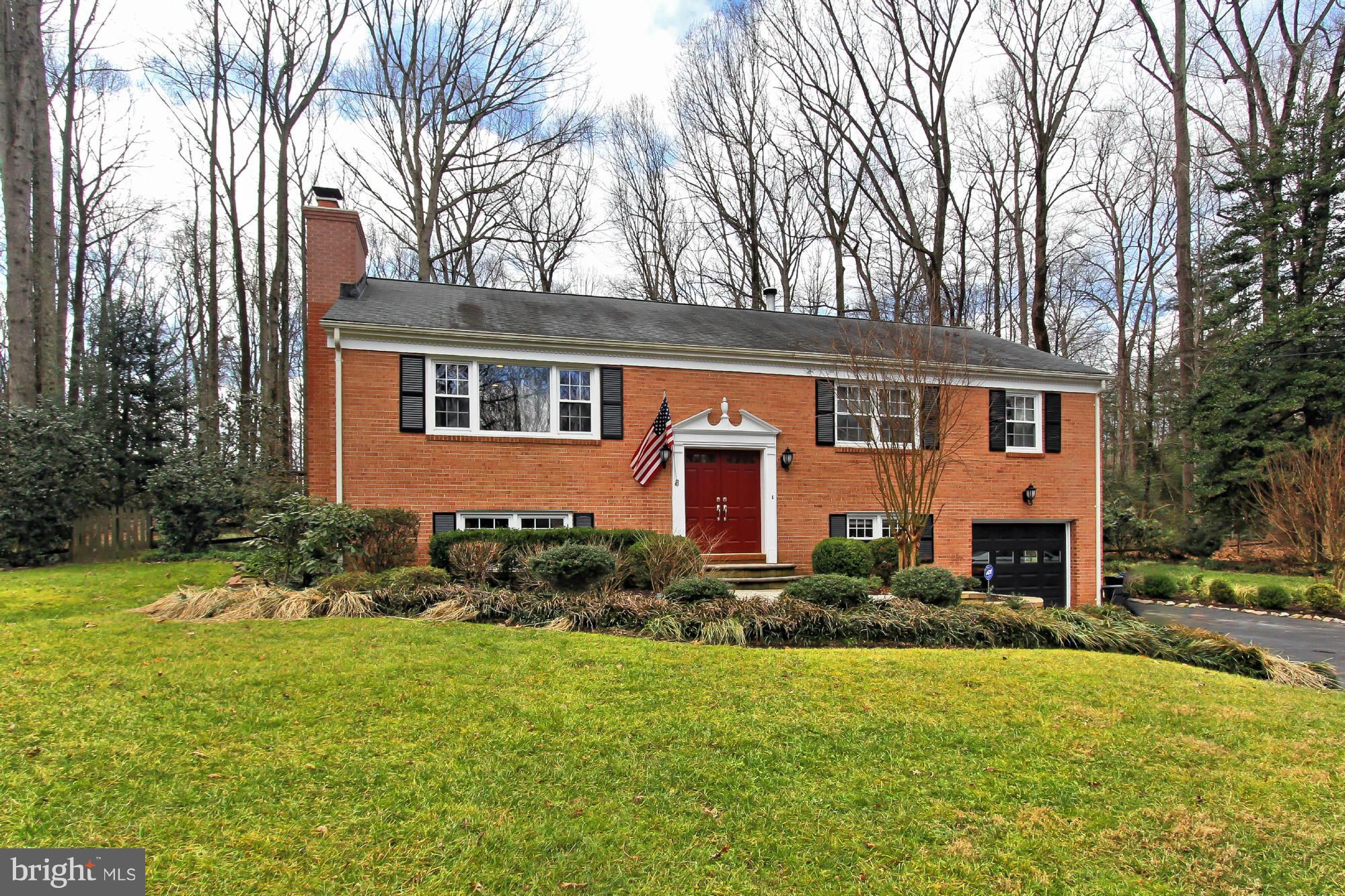 7376 Clifton Road Clifton, VA 20124 - Photo 1 of 25 All Brick Home on over an acre