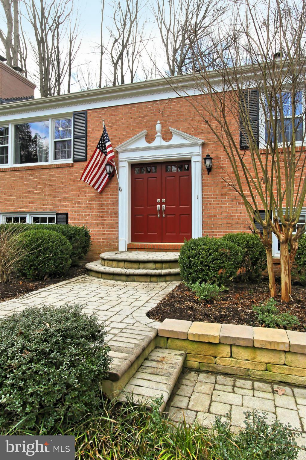 7376 Clifton Road Clifton, VA 20124 - Photo 2 of 25 Beautifully landscaped lot