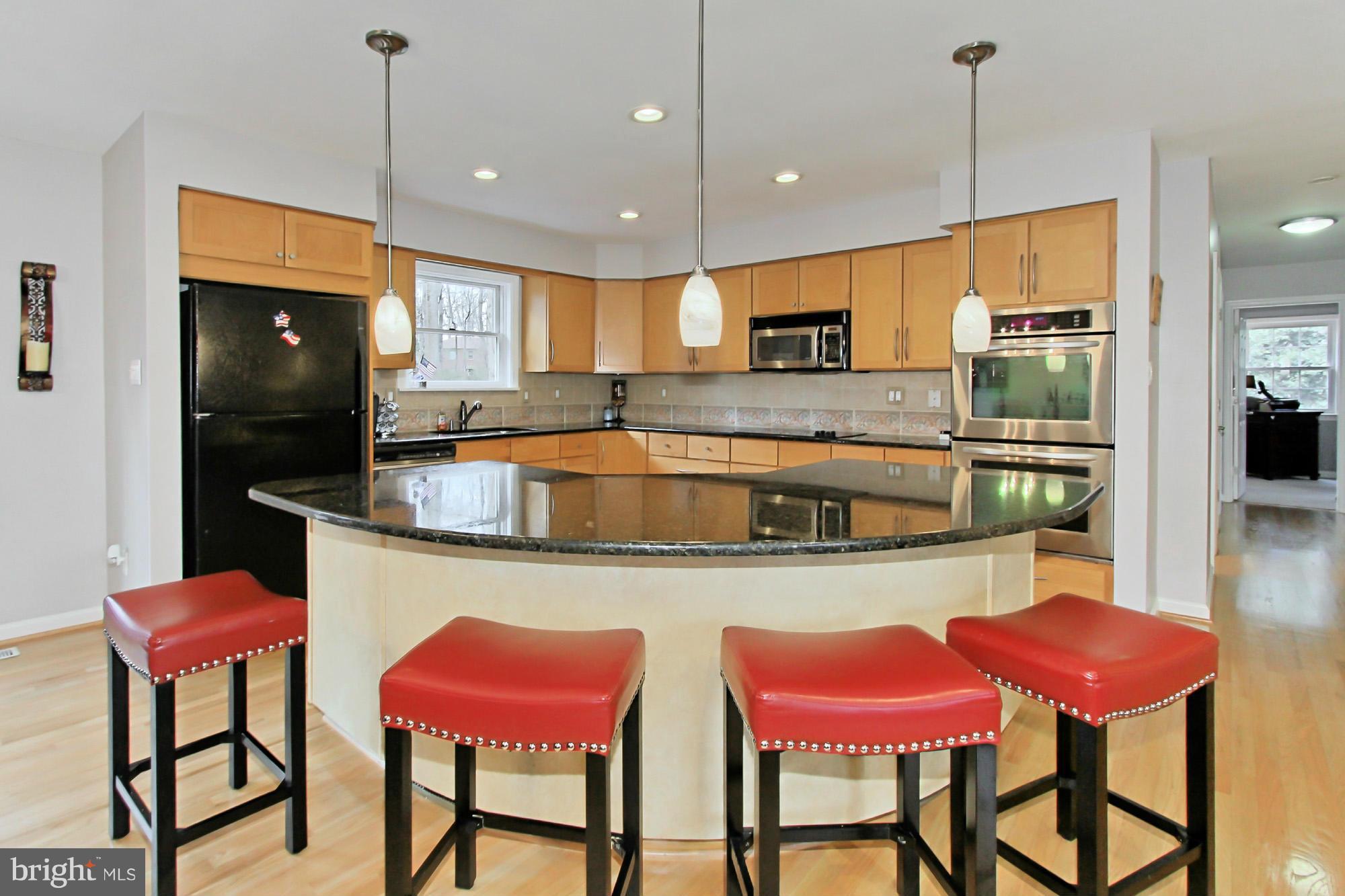7376 Clifton Road Clifton, VA 20124 - Photo 7 of 25 Great Kitchen island