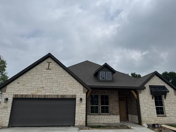 $477,025 | 412 Guadalupe Lane, Springtown, TX 76082