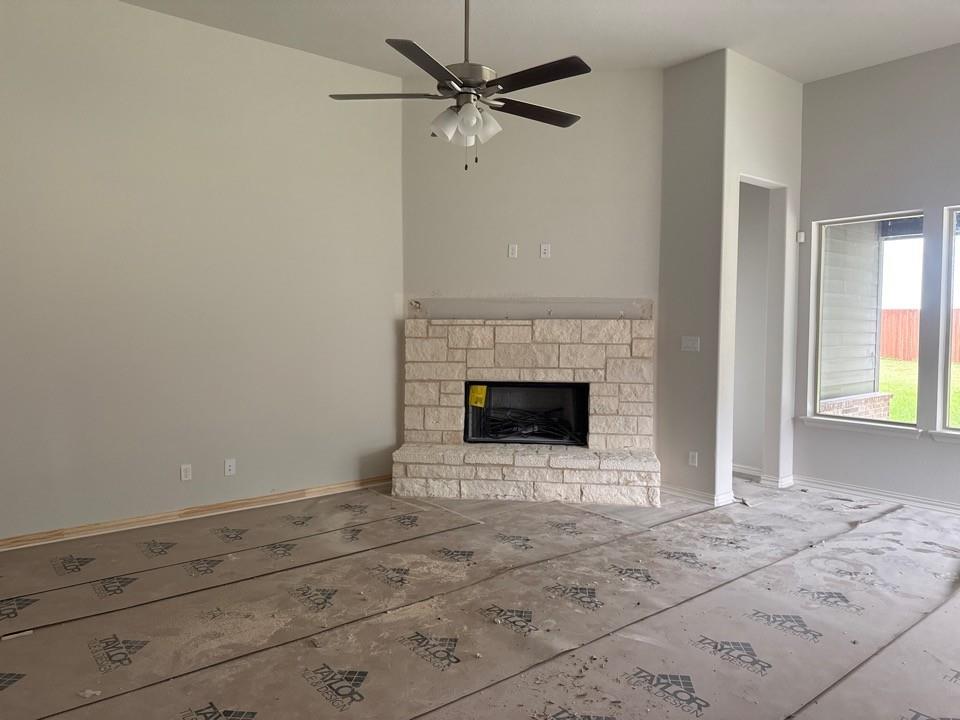 412 Guadalupe Lane Springtown, TX 76082 - Photo 3 of 9