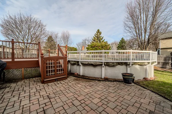 $660,000 | 2413 Flambeau Drive, Naperville, IL 60564