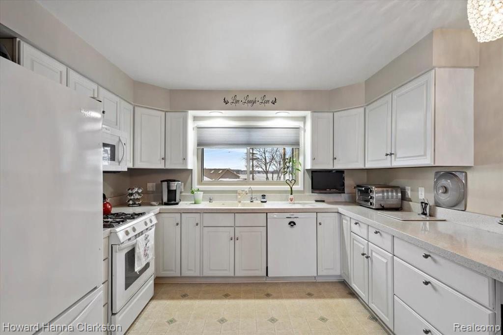 2724 Silverside Road Waterford, MI 48328 - Photo 18 of 47 Gallery Image 18