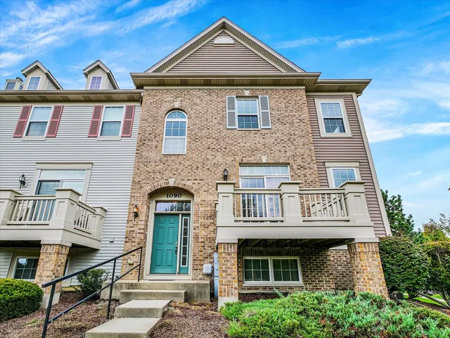 $389,900 | 1090 Maubert Court, Carol Stream, IL 60188