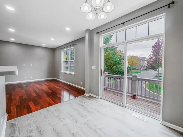 $389,900 | 1090 Maubert Court, Carol Stream, IL 60188