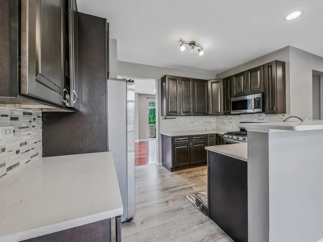 $389,900 | 1090 Maubert Court, Carol Stream, IL 60188