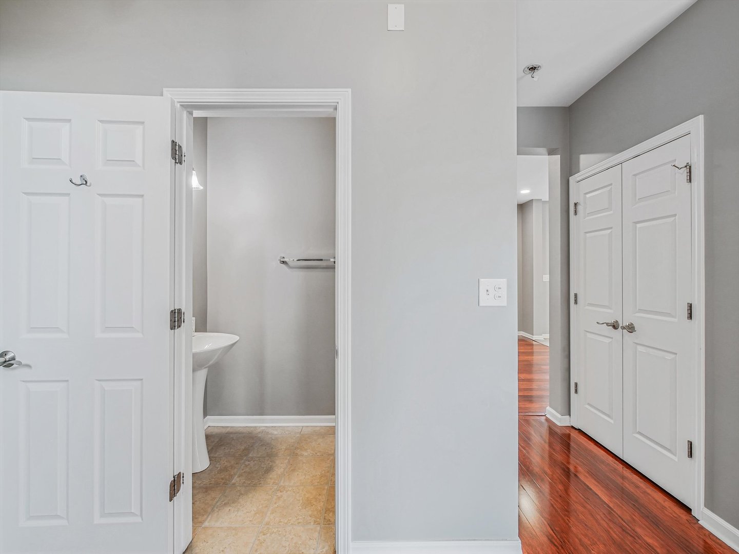1090 Maubert Court Carol Stream, IL 60188 - Photo 18 of 55 a view of a hallway
