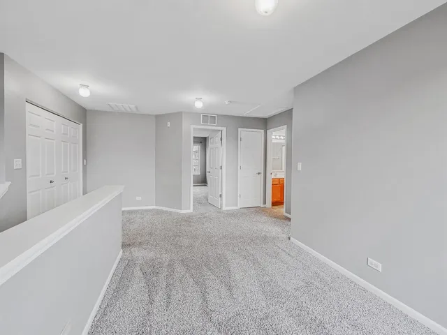 $389,900 | 1090 Maubert Court, Carol Stream, IL 60188